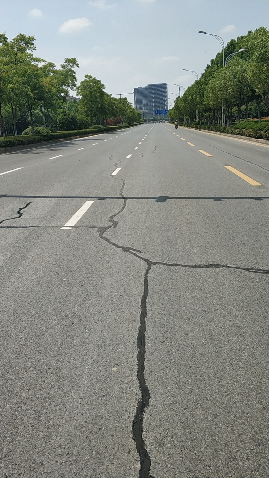 嘉格道路灌縫膠，勾勒出修補(bǔ)裂縫的精美圖騰
