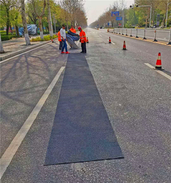公路網(wǎng)裂貼修補(bǔ)路面龜網(wǎng)裂達(dá)到預(yù)期效果